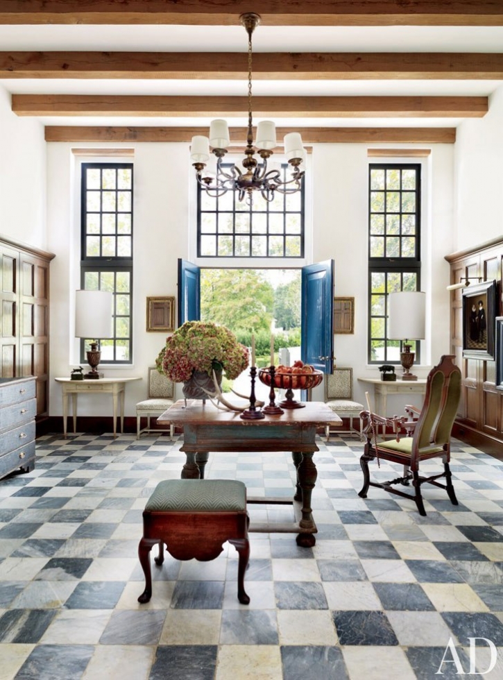 Невероятный особняк в колониальном стиле на берегу озера в США Невероятный особняк в колониальном стиле на берегу озера в США