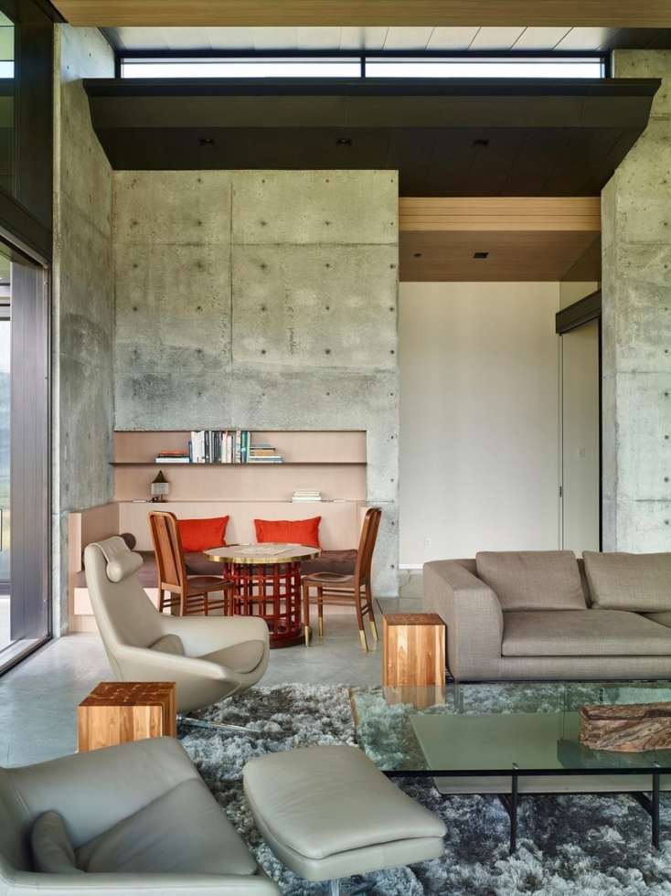 Дом на открытом участке вблизи гор Дом на открытом участке вблизи гор