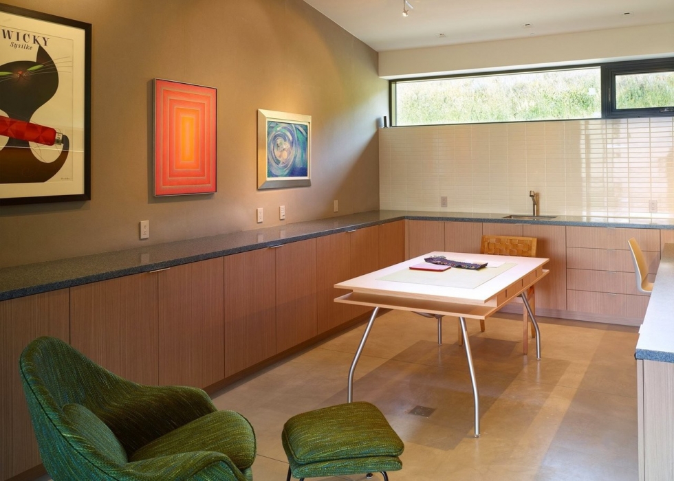 Дом на открытом участке вблизи гор Дом на открытом участке вблизи гор