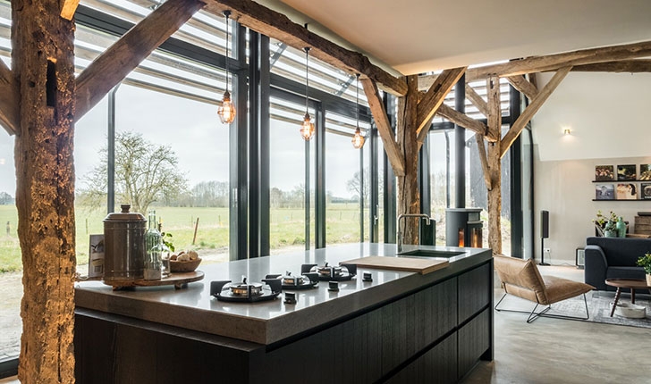Когда-то фермерский дом с коровником, сегодня стильное жилье