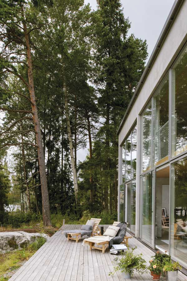 Современный дизайн дома посреди нетронутой природы