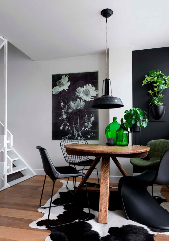 Контрастные цветовые сочетания в интерьере дома в Нидерландах Контрастные цветовые сочетания в интерьере дома в Нидерландах