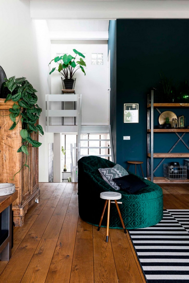 Контрастные цветовые сочетания в интерьере дома в Нидерландах Контрастные цветовые сочетания в интерьере дома в Нидерландах