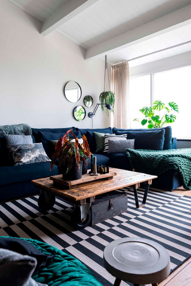 Контрастные цветовые сочетания в интерьере дома в Нидерландах Контрастные цветовые сочетания в интерьере дома в Нидерландах