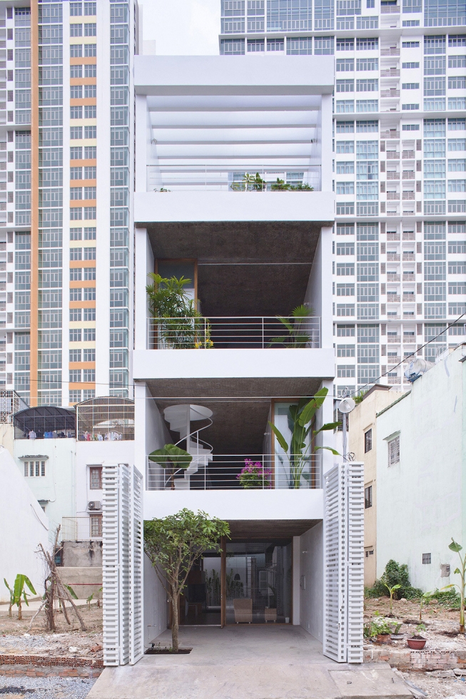 Светлый дом с живой растительностью в Хошимине Светлый дом с живой растительностью в Хошимине