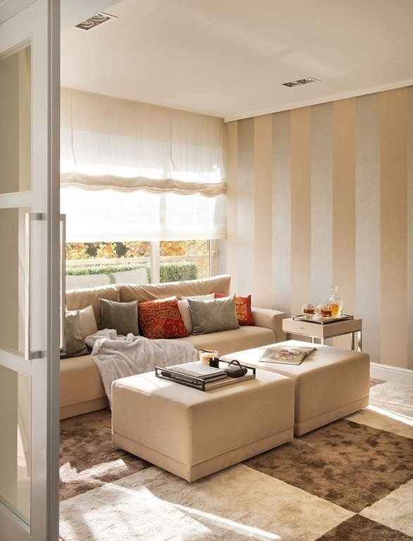 Прекрасный бежевый интерьер дома в Барселоне
