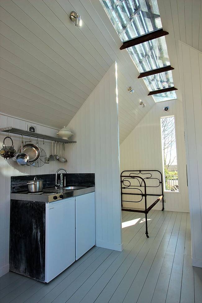 Необычный интерьер хижины в безлюдном лесу Необычный интерьер хижины в безлюдном лесу