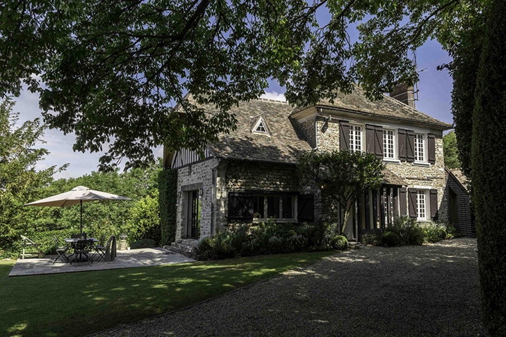 Великолепный особняк с собственным парком в Нормандии