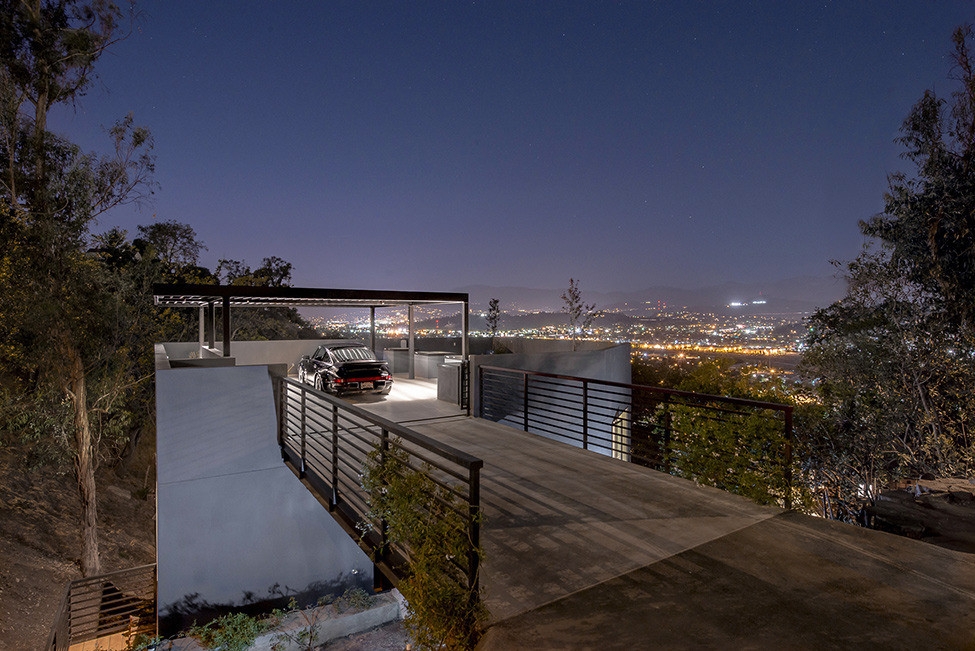Дом с видом на Лос-Анджелес и паркингом на крыше