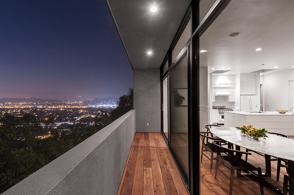 Дом с видом на Лос-Анджелес и паркингом на крыше