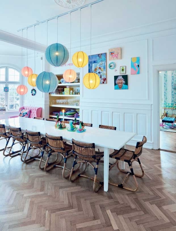 Разноцветный интерьер дома