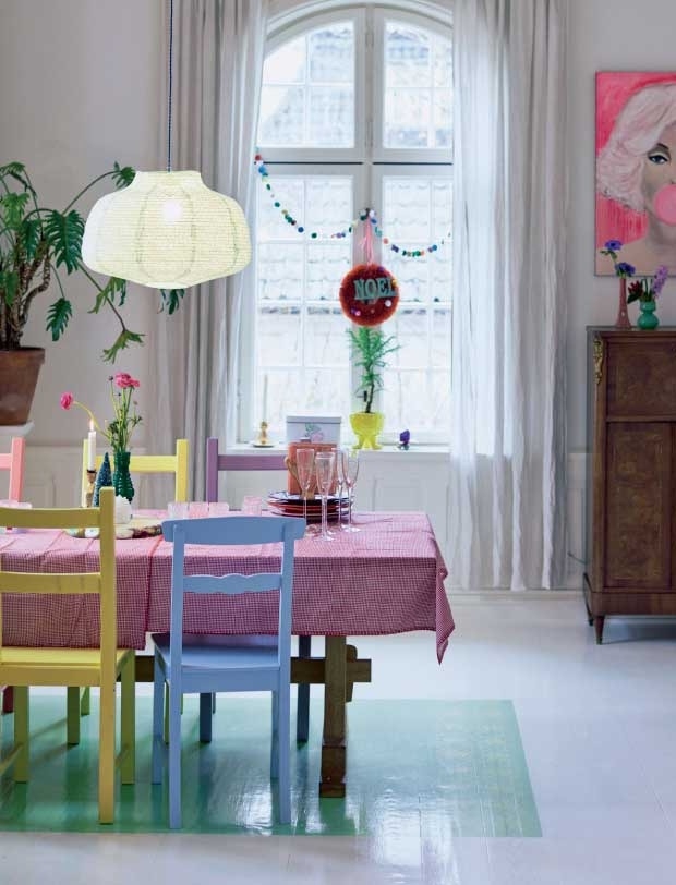 Разноцветный интерьер дома