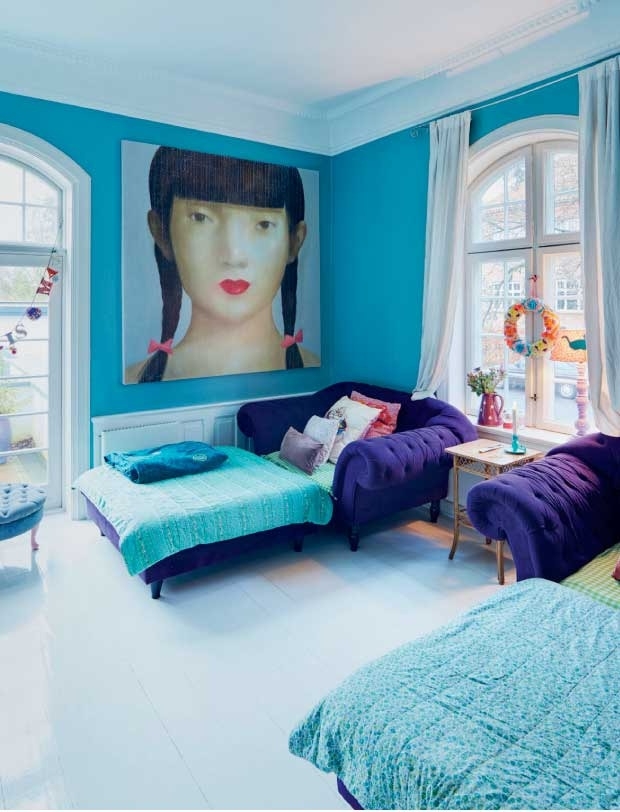 Разноцветный интерьер дома