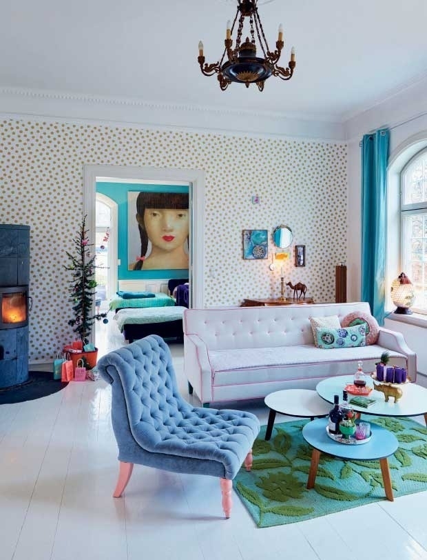 Разноцветный интерьер дома