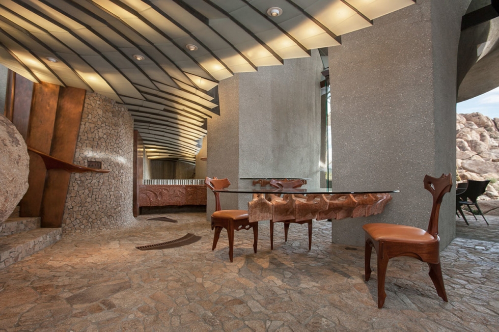 Космический дом в деревне Джошуа становится частью ландшафта калифорнийской пустыни