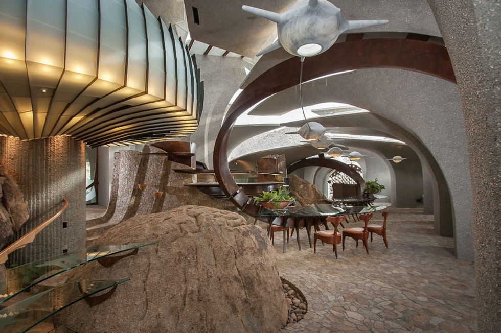 Космический дом в деревне Джошуа становится частью ландшафта калифорнийской пустыни