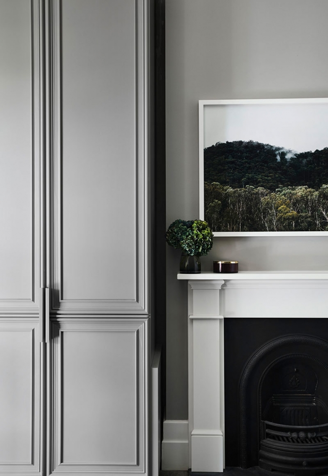 Строгий современный дизайн в старом арочном доме в Австралии