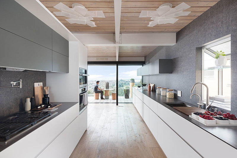 Современный дом с панорамными окнами в Канаде Современный дом с панорамными окнами в Канаде