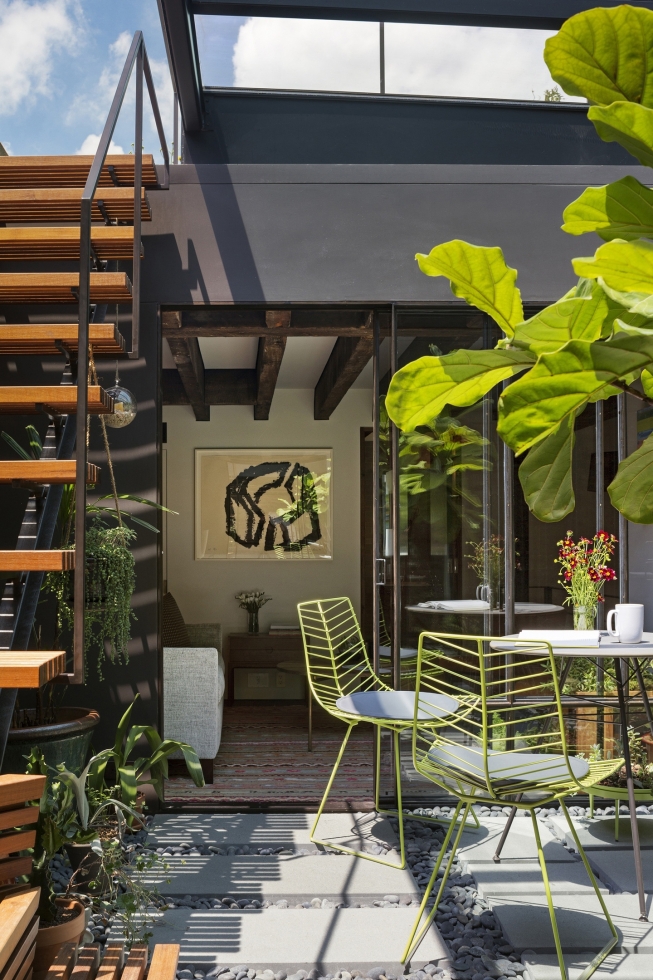 Уютный солнечный лофт с выходом на крышу