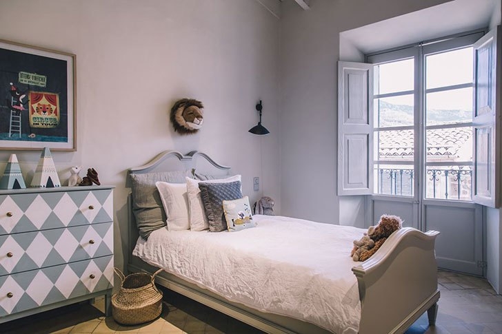 Современный интерьер старинного таунхауса на Майорке