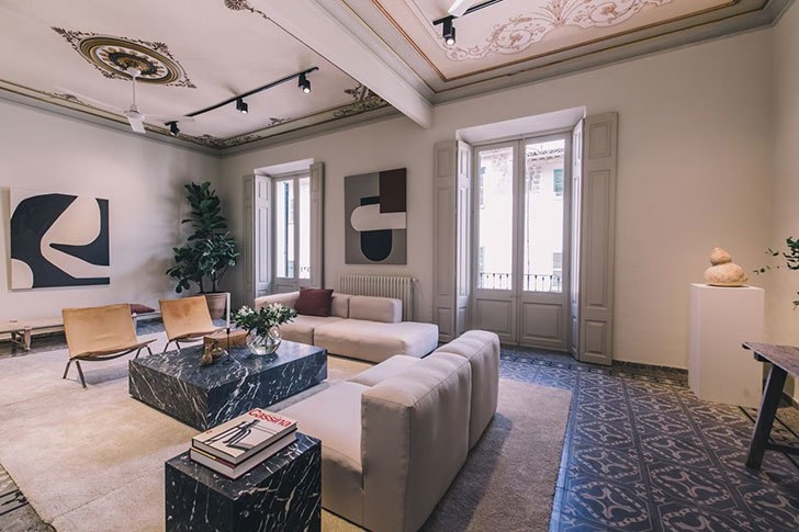 Современный интерьер старинного таунхауса на Майорке