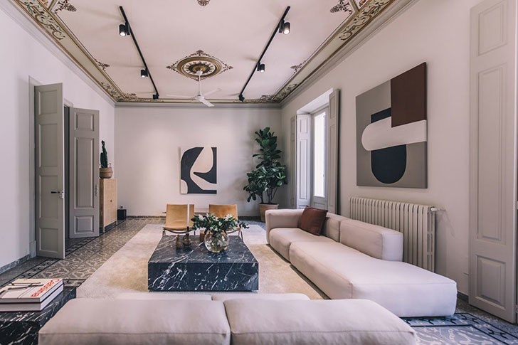 Современный интерьер старинного таунхауса на Майорке