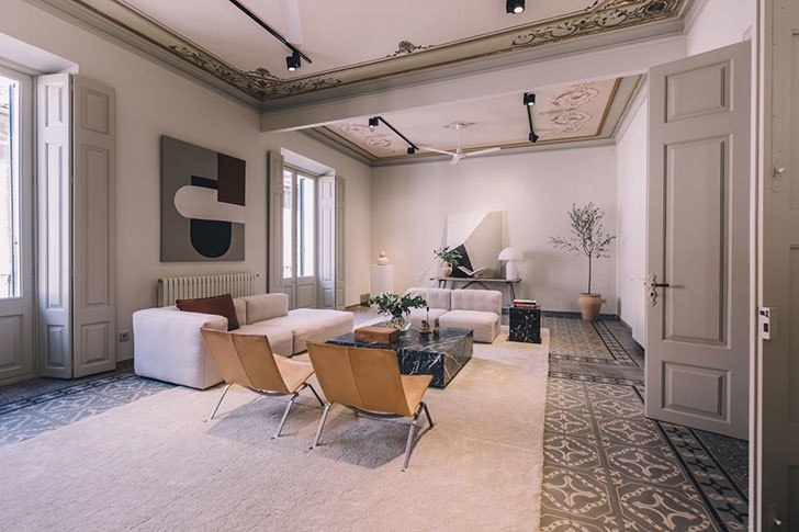 Современный интерьер старинного таунхауса на Майорке