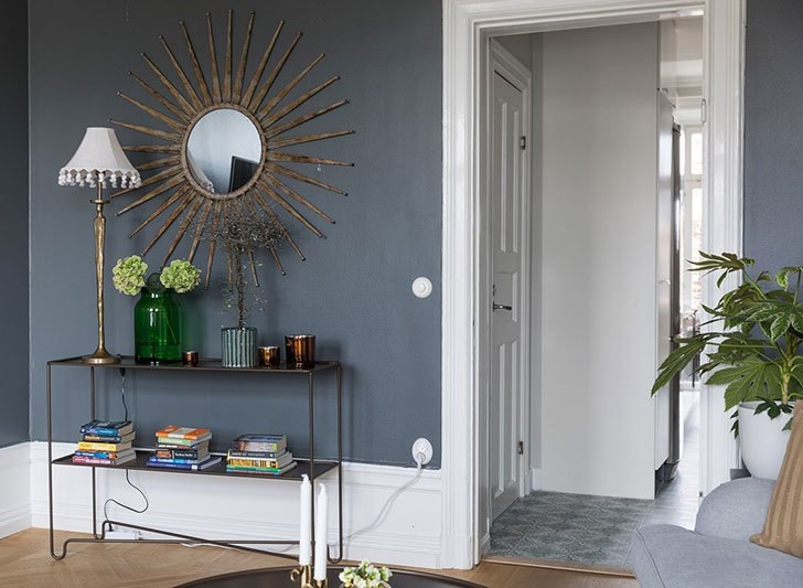 Глубокий синий и элегантные детали: квартира в Стокгольме