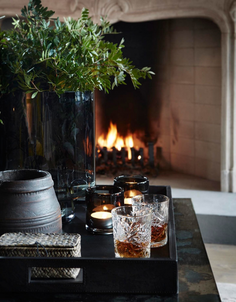 Атмосферные темные интерьеры горного шале в Норвегии