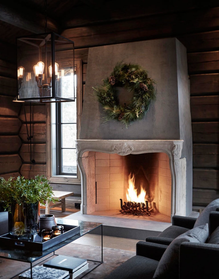 Атмосферные темные интерьеры горного шале в Норвегии