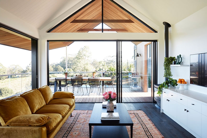 Современный дом в Австралии с необычной крышей и большой верандой Современный дом в Австралии с необычной крышей и большой верандой