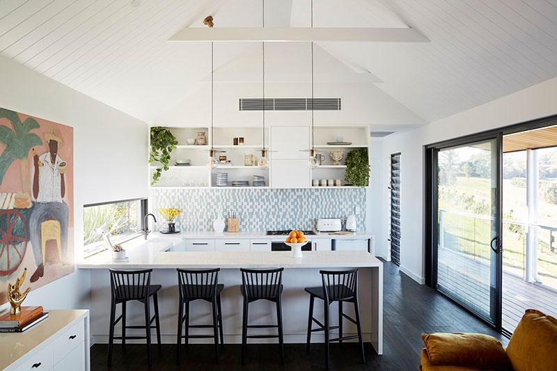 Современный дом в Австралии с необычной крышей и большой верандой Современный дом в Австралии с необычной крышей и большой верандой