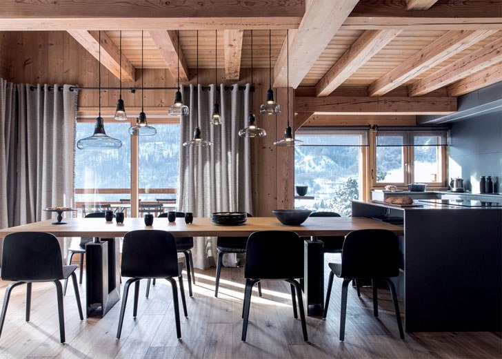 Современные альпийские интерьеры за традиционным фасадом во Франции