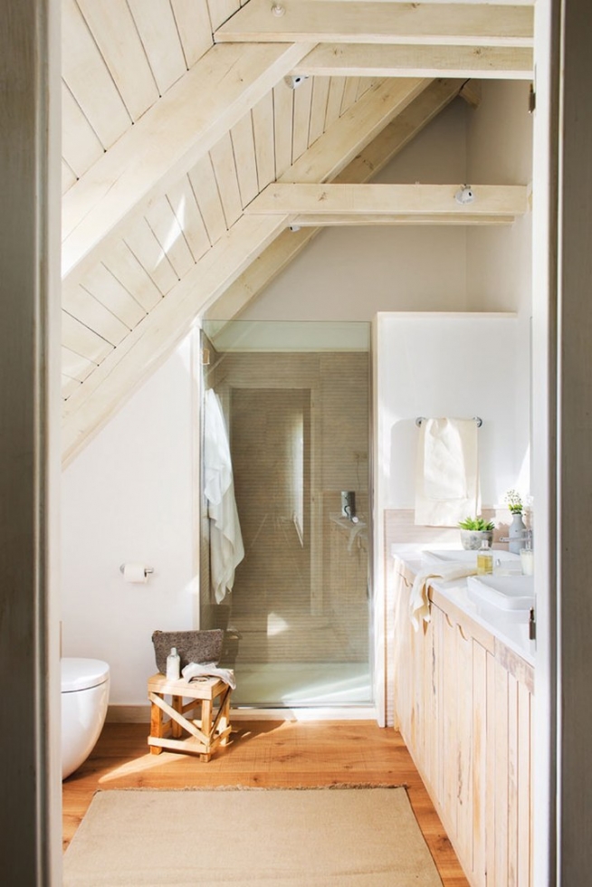 Небольшой дом со светлыми интерьерами в Пиренеях