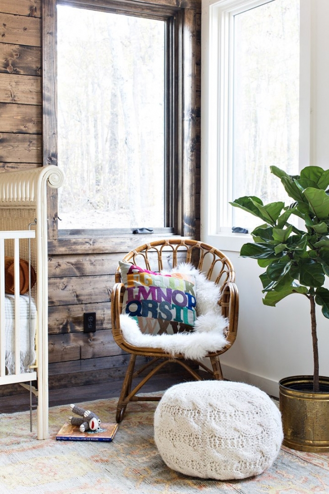 Современный деревянный дом на берегу озера Современный деревянный дом на берегу озера