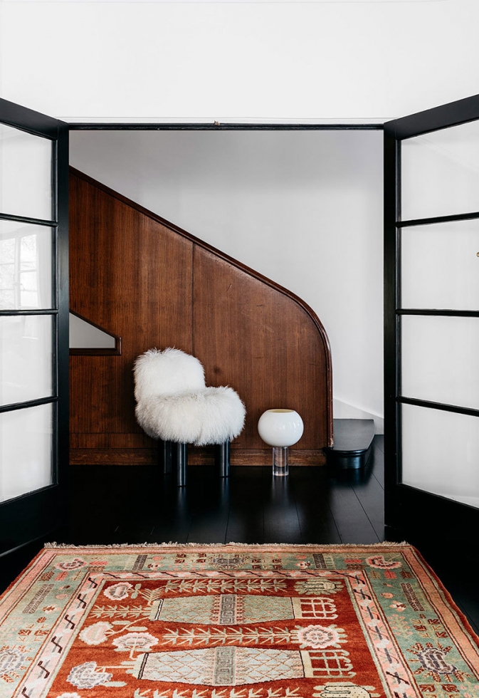 Стильный черно-белый интерьер дома в Австралии