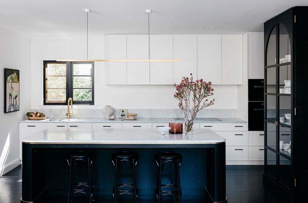 Стильный черно-белый интерьер дома в Австралии