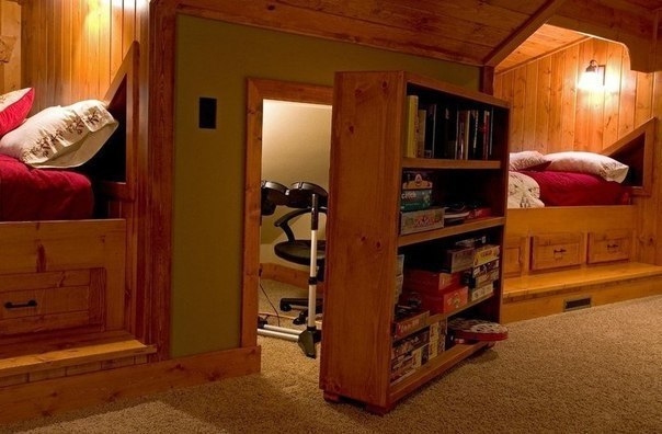 Деревянный дом в лесу Деревянный дом в лесу