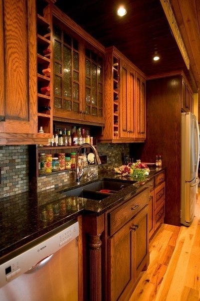 Деревянный дом в лесу Деревянный дом в лесу