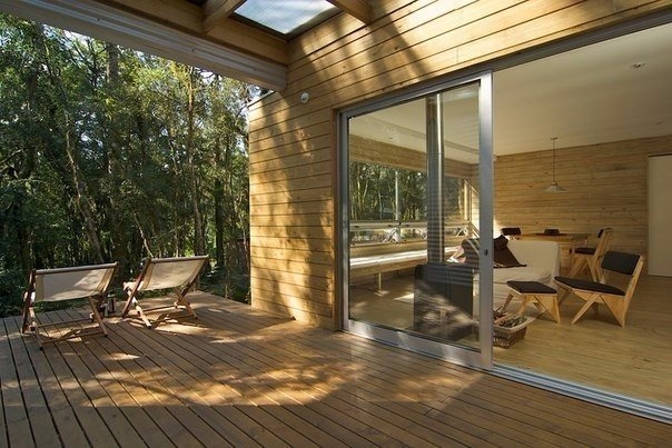 Современная хижина в лесу Современная хижина в лесу