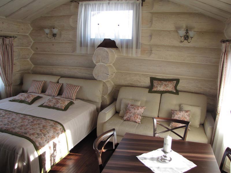 Маленький домик из сруба Маленький домик из сруба