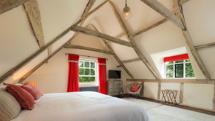 Милый английский домик в заповеднике дикой природы