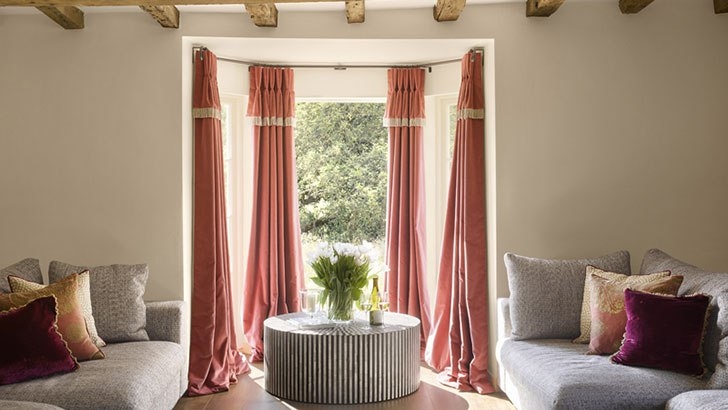 Милый английский домик в заповеднике дикой природы