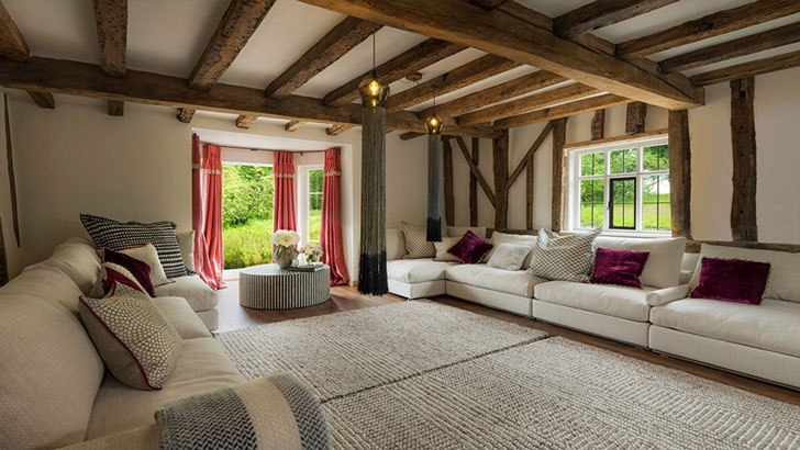 Милый английский домик в заповеднике дикой природы