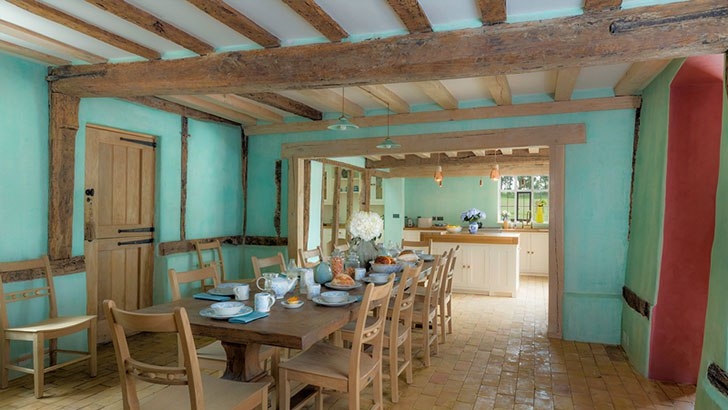 Милый английский домик в заповеднике дикой природы