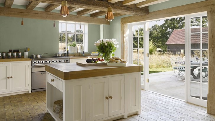 Милый английский домик в заповеднике дикой природы