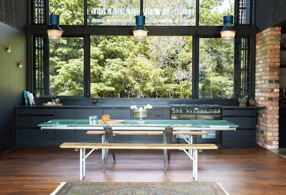 Традиционные элементы архитектуры в современной доме в Новой Зеландии