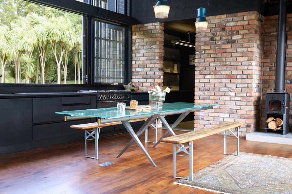 Традиционные элементы архитектуры в современной доме в Новой Зеландии