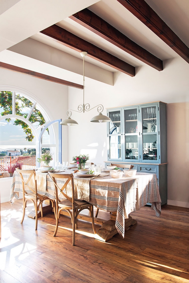 Дом с элементами морского стиля недалеко от Барселоны