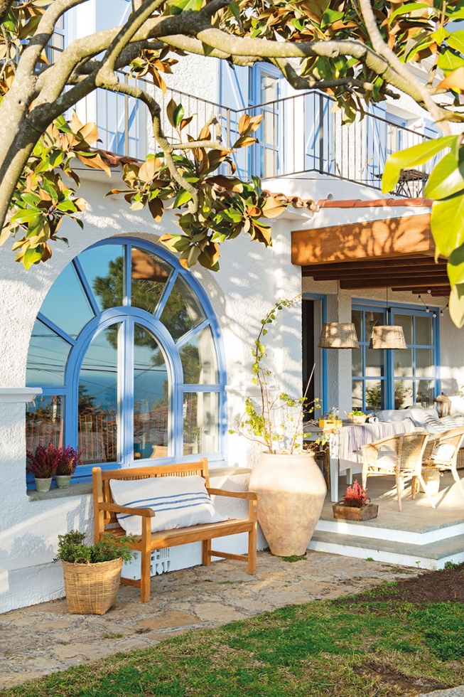 Дом с элементами морского стиля недалеко от Барселоны